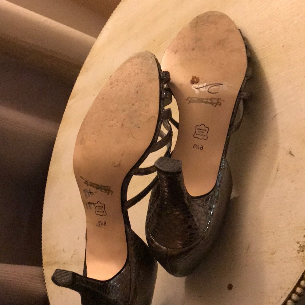 Caparros Vintage Styled Heels - Picture 5 of 7